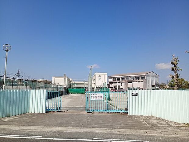 春日井市立知多中学校(約1,941m)