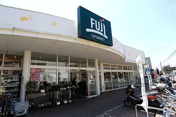 スーパーマーケットフジ松が丘店(約528m)