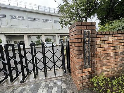 ローソンストア100 市川相之川四丁目店 1070m