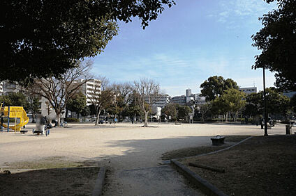 三宅中央公園 785m