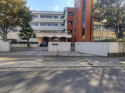 名古屋市立香流中学校 404m