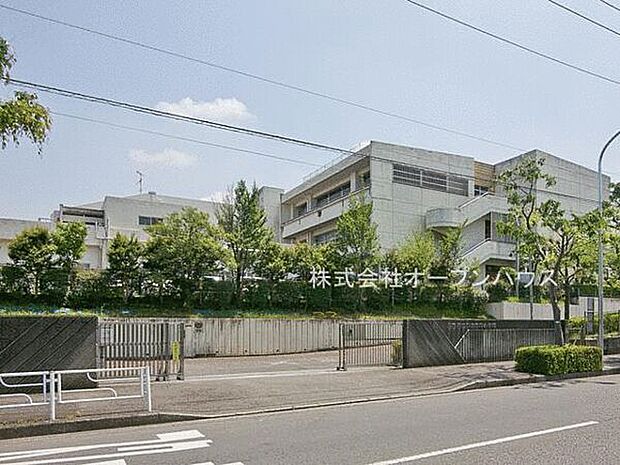 横浜市立鴨志田緑小学校（約189m）