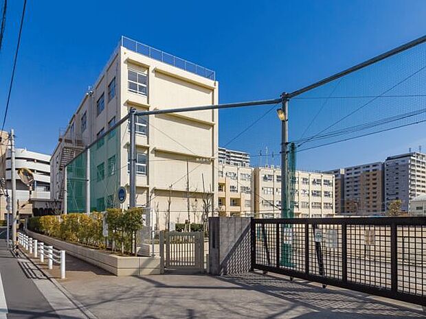 足立区立第七中学校(約364m)