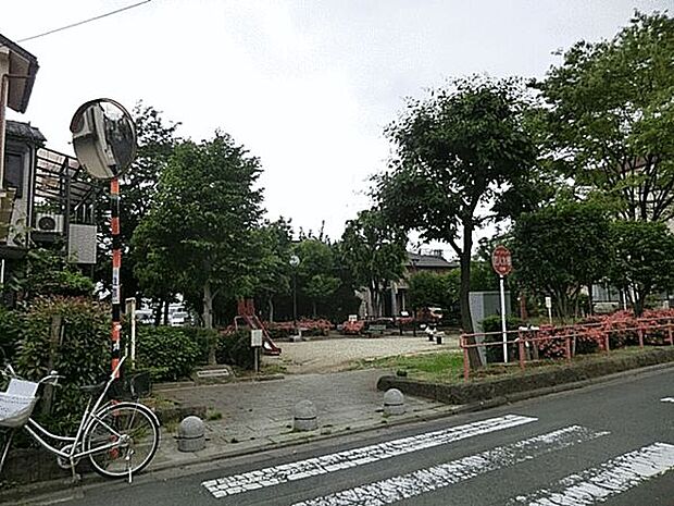 西綾瀬三丁目児童遊園(約166m)