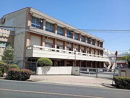 名古屋市立西山小学校 830m