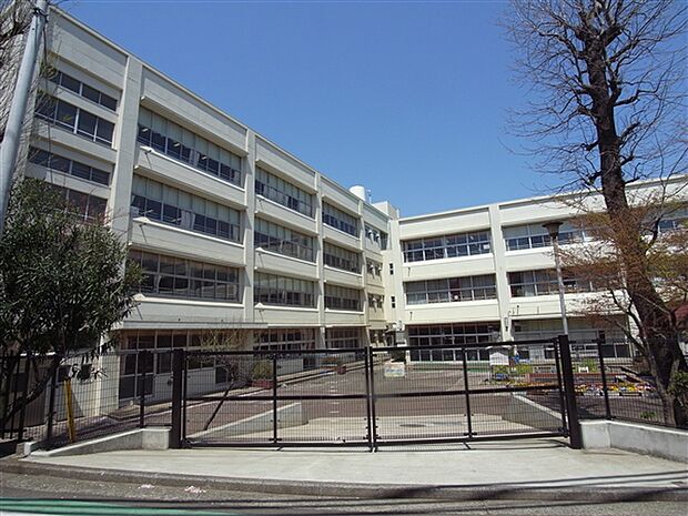 横浜市立港北小学校（約676m）