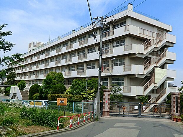さいたま市立東浦和中学校（約1,595m）