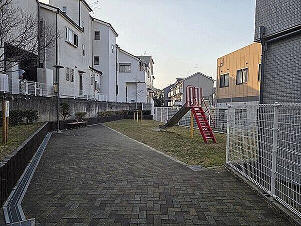 小規模公園404（約909m）