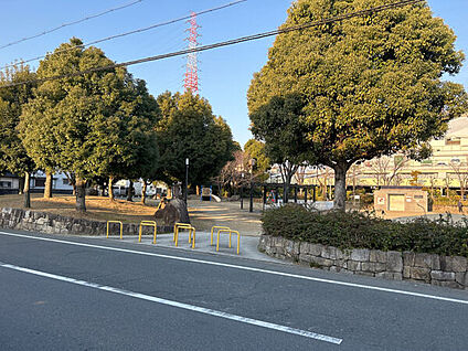 大阪市立茨田北中学校 190m
