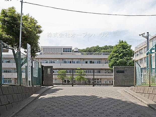 横浜市立城郷小学校(約1,372m)