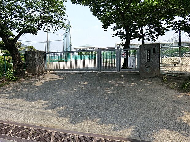 さいたま市立馬宮中学校(約1,258m)