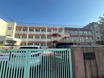 名古屋市立森孝西小学校 425m