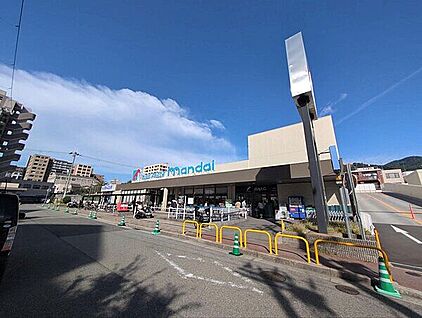 万代 春日野道店 574m