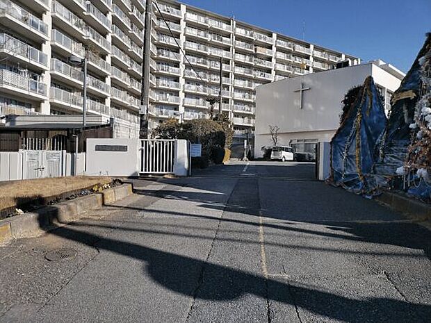 聖ミカエル幼稚園（約1,323m）
