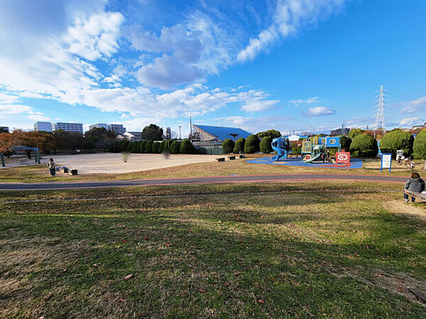 金岡公園(約277m)