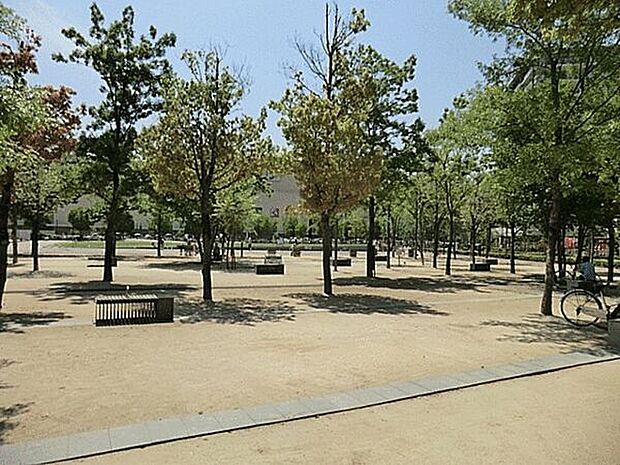 並木元町公園（約883m）