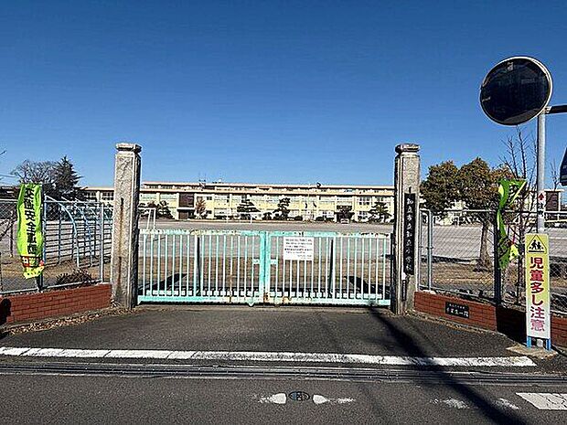 知立市立知立小学校(約1,047m)