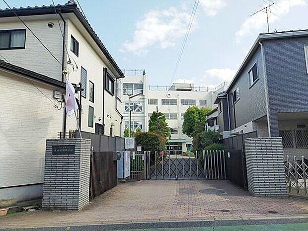 練馬区立大泉学園中学校(約399m)