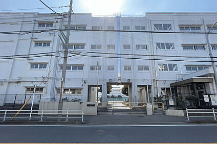 横浜市立境木中学校 702m