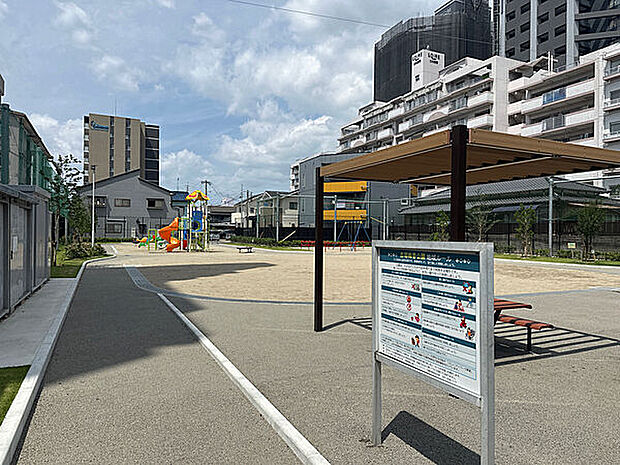福岡市立吉塚中学校(約658m)
