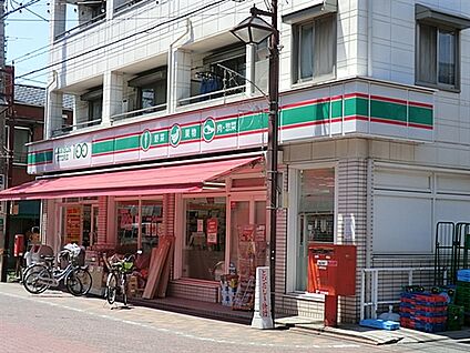ローソンストア100新蒲田店 779m