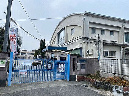 寝屋川市立成美小学校 763m