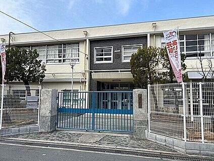 寝屋川市立第三中学校 1376m