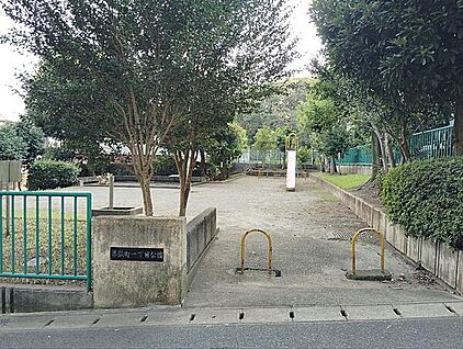 幕張町１丁目公園 838m