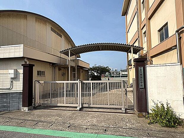 千葉市立幕張小学校（約327m）