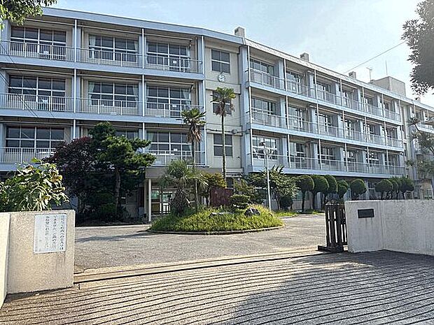 千葉市立幕張中学校（約1,029m）