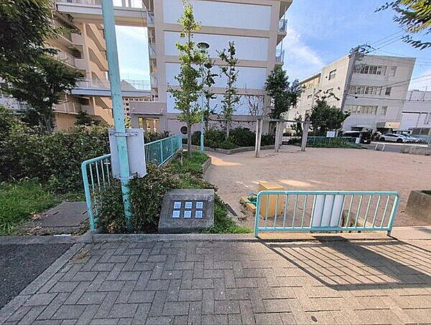 筒井東小公園(約1,149m)