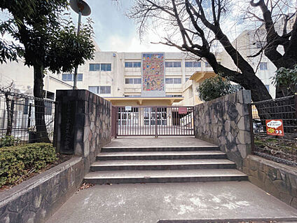 小金井市立小金井第三小学校 882m