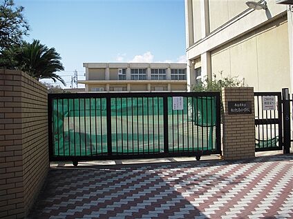 名古屋市立枇杷島小学校 678m