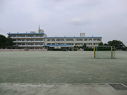 さいたま市立春岡小学校 983m