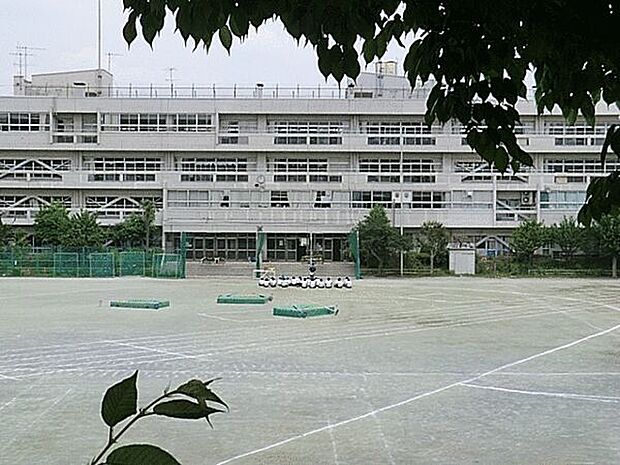 国分寺市立第二中学校(約481m)