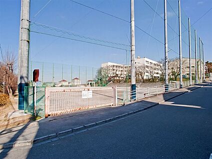 横浜市立城郷中学校 722m