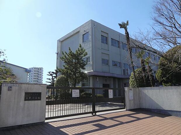 名古屋市立広見小学校（約697m）