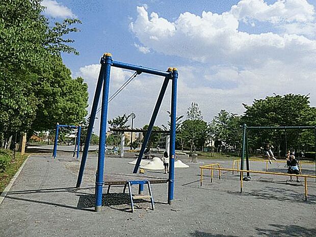 堀崎中央公園（約1,077m）