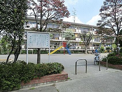 中村児童公園 666m