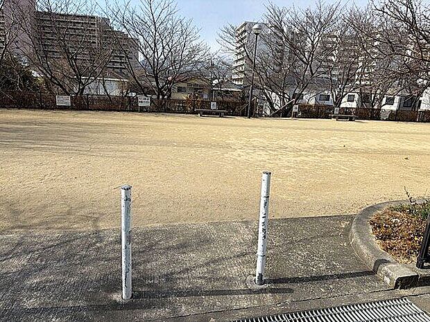 芝ノ小松原緑地（約830m）
