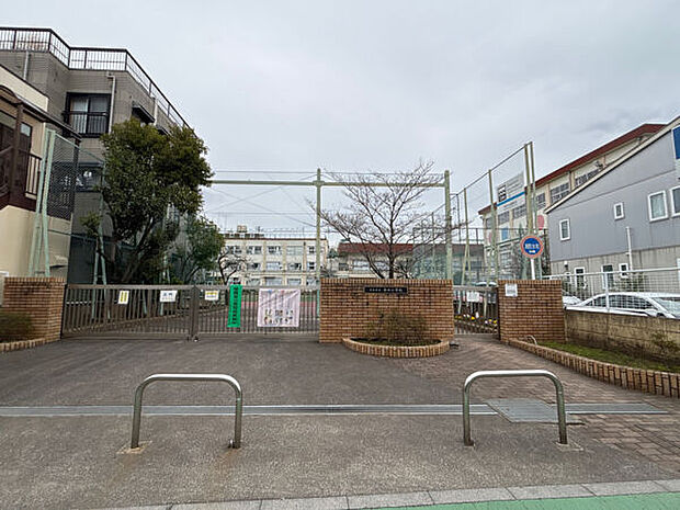 足立区立寺地小学校（約716m）