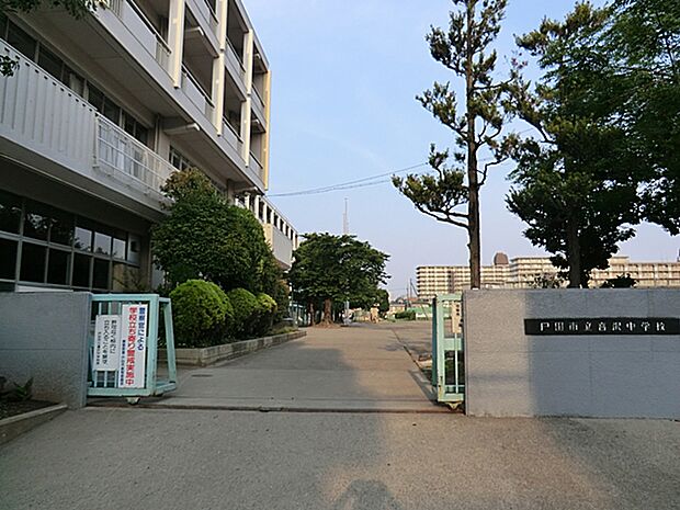 戸田市立喜沢中学校（約345m）