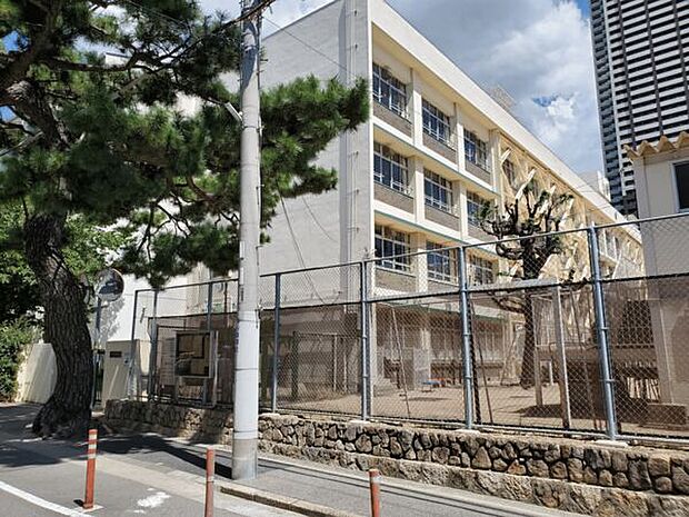神戸市立御影中学校（約2,218m）