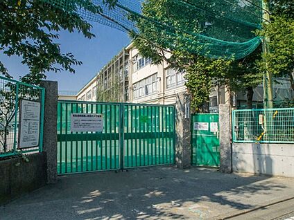 杉並区立高井戸第三小学校 121m