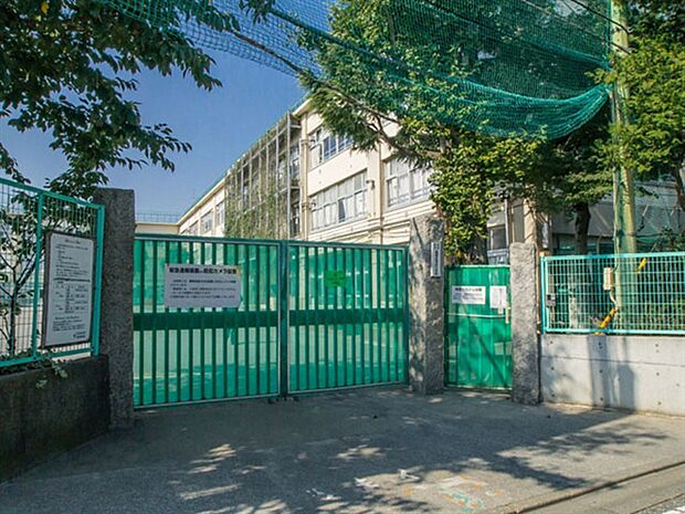 杉並区立高井戸第三小学校(約121m)