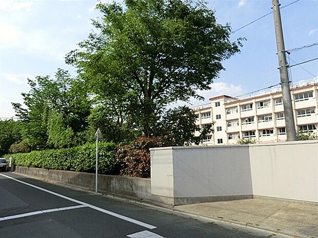 堀切東公園（約611m）