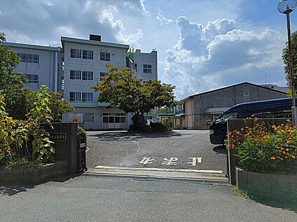 流山市立常盤松中学校 680m