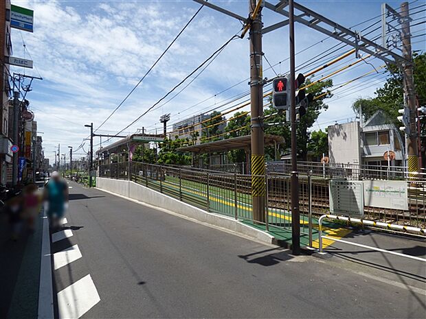 都電荒川線「荒川遊園地前」駅(約480m)