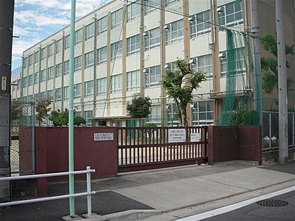 名古屋市立日比津中学校 709m