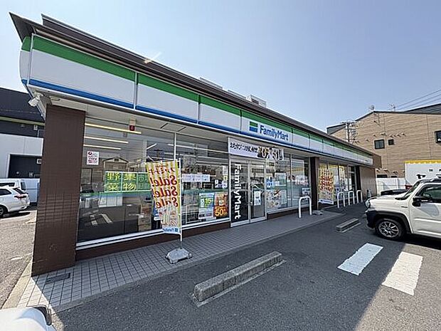 ファミリーマート中村公園北口店(約515m)
